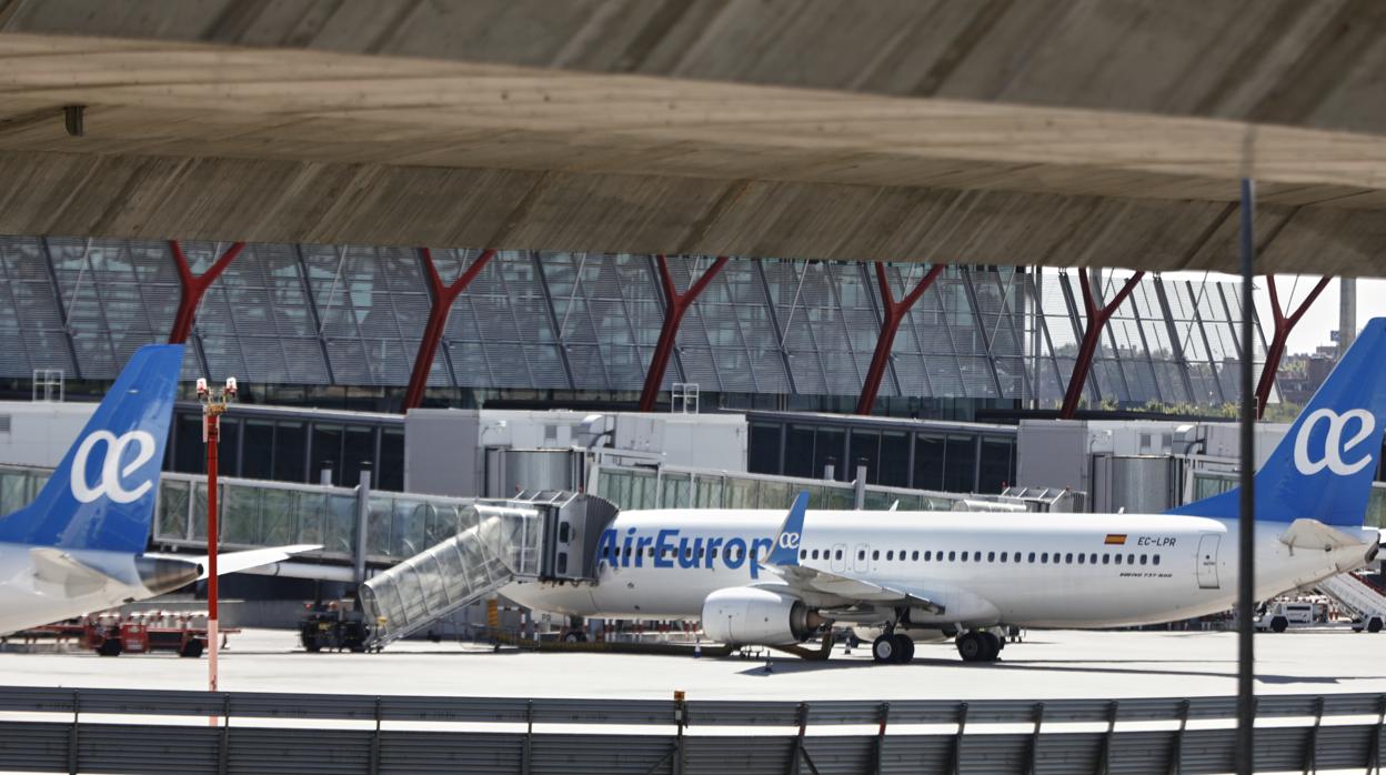 Avión de Air Europa aparcado en Barajas