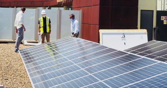 Placas solares instaladas por la firma en el edificio Galia Pueto de Sevilla donde tiene su sede