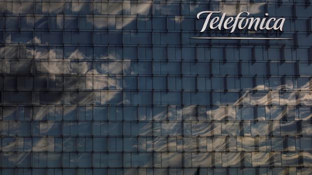 Telefónica ultima un acuerdo para invertir 5.000 millones en una filial de fibra en Alemania