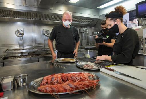 Bittor Arginzoniz, durante su ponencia en directo desde su restaurante Asador Etxebarri en Axpe (Vizcaya)