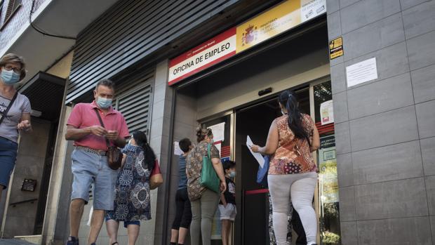 El tejido empresarial se desangra y pierde 100.000 negocios en un año