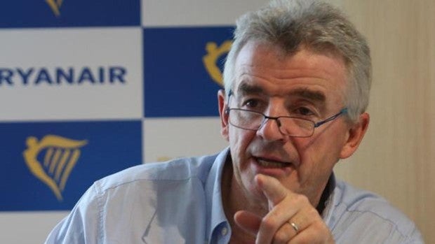 Ryanair reduce hasta el 40% su programación de invierno y amenaza con nuevos despidos