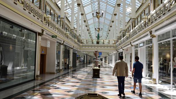 La inversión en centros comerciales busca la inmunidad frente al virus