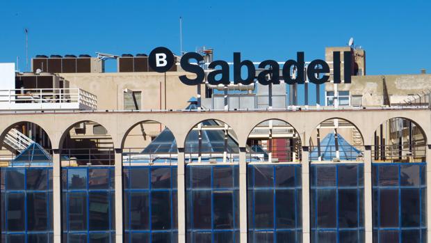 Banco Sabadell gana un 74% menos pese a mejorar su beneficio un 11% en el tercer trimestre