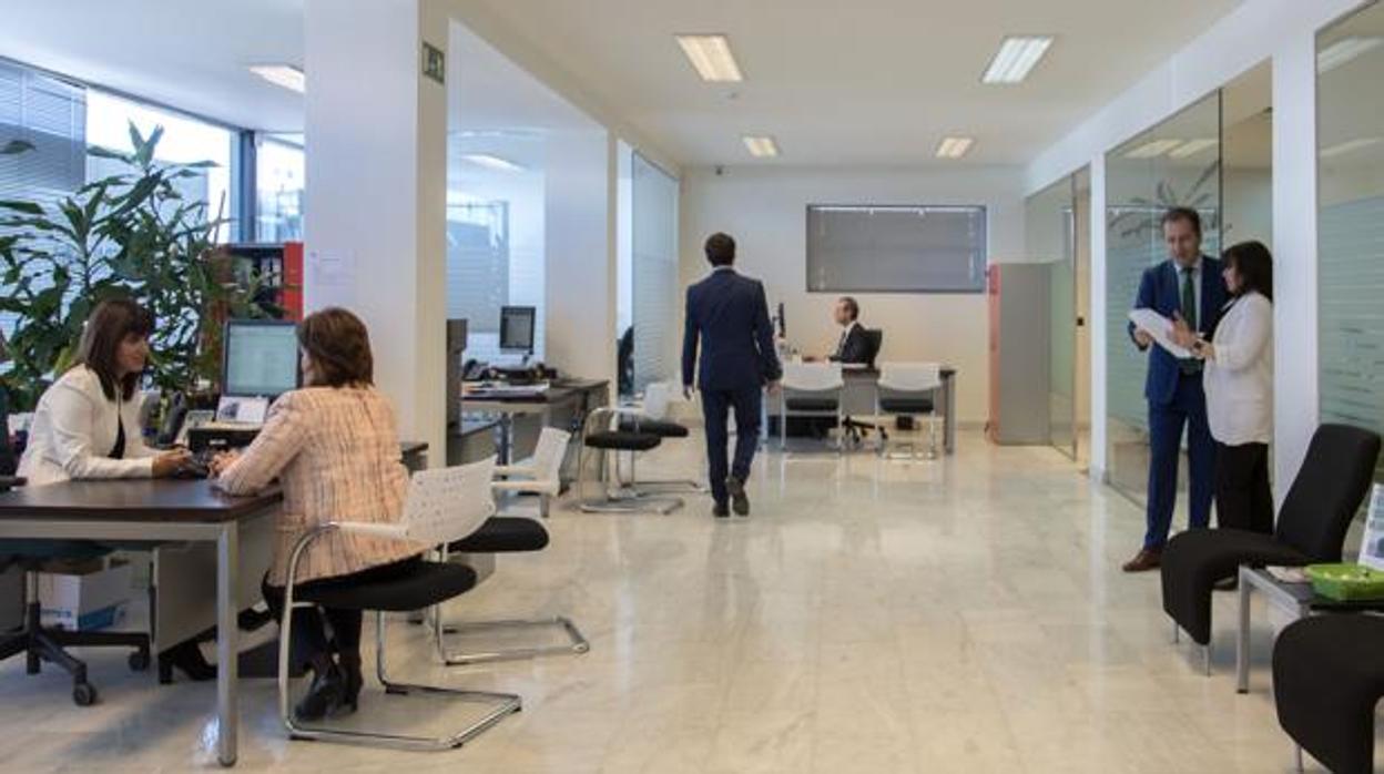 Los bancos hacen el trabajo del SEPE para reducir errores