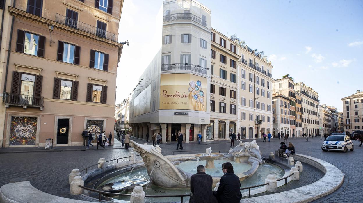 Plaza de Roma, casi sin turistas y con los locales cerrados