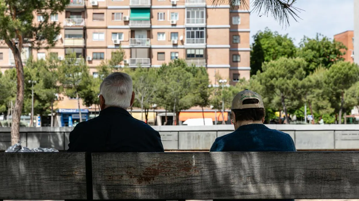 Dos jubilados en Madrid Río