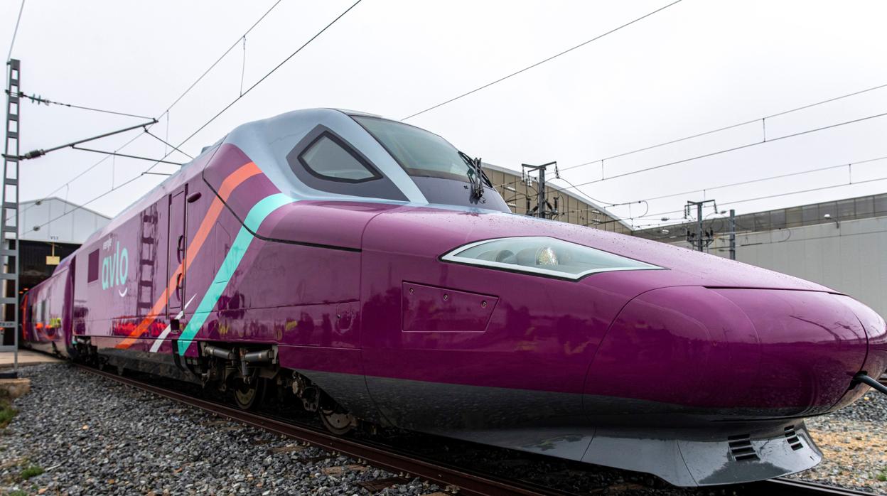 Maqueta del tren de bajo coste de Renfe, el Avlo