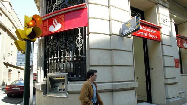 Santander propone prejubilaciones desde los 55 años con hasta el 70% del salario pensionable