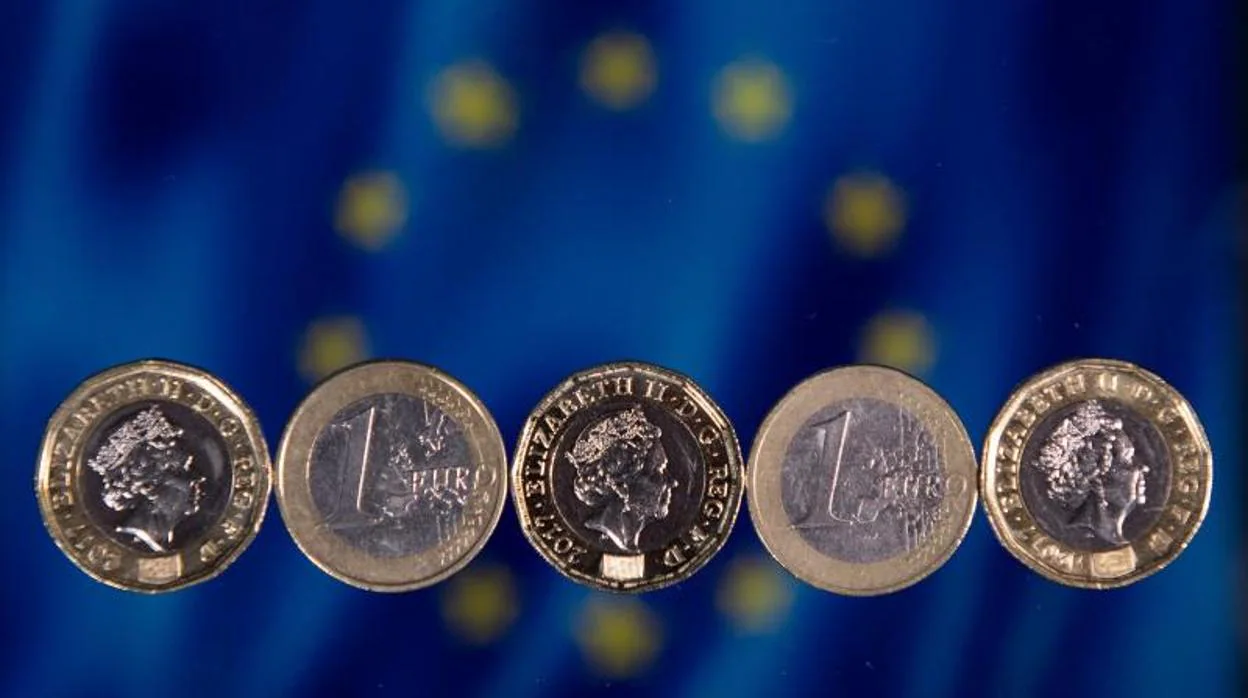 El euro alcanza la marca del 1,22 dólares en plena resaca por el acuerdo entre Bruselas y Londres