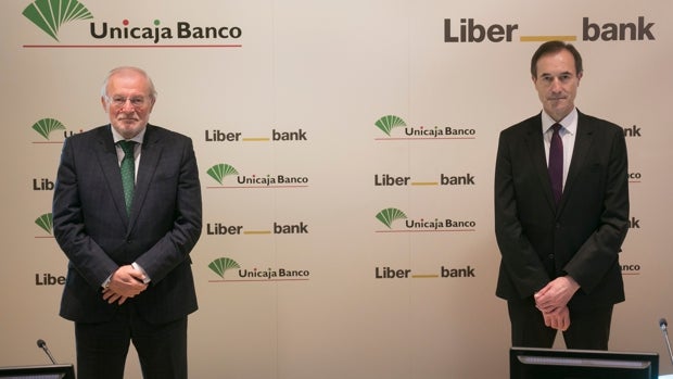 Unicaja y Liberbank no descartan abrirse a nuevas fusiones cuando completen su integración en dos años