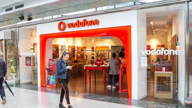 Vodafone acuerda con Telefónica integrar la mitad de su «joint venture» de torres británica en Vantage Towers