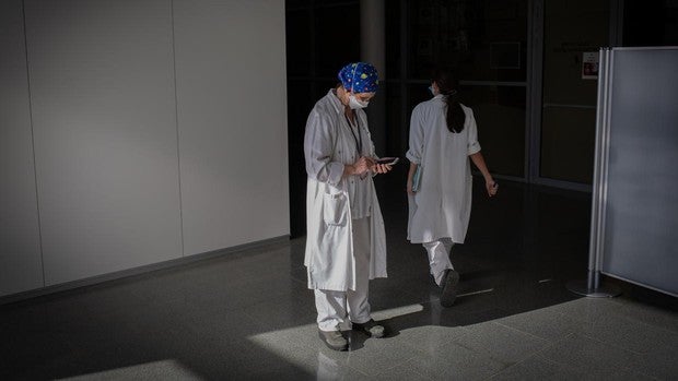 La tercera ola retrasa la recuperación y tumba las previsiones del Gobierno