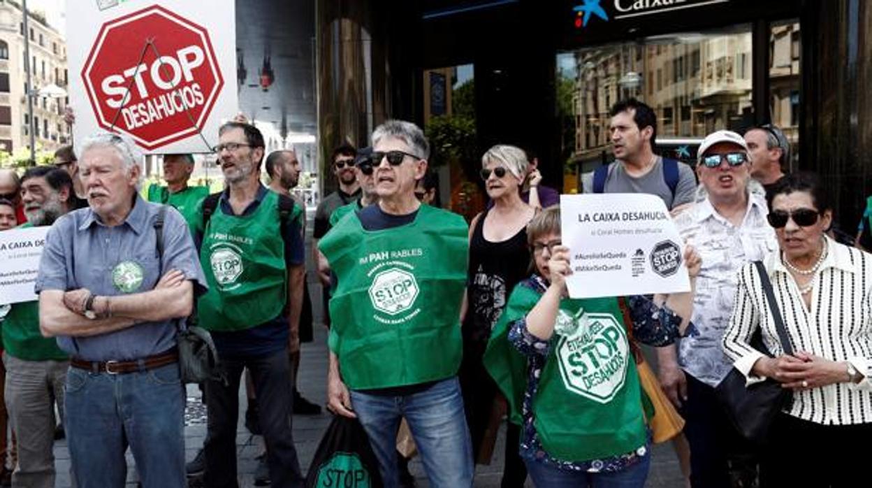 La plataforma Stop Desahucios durante una concentración