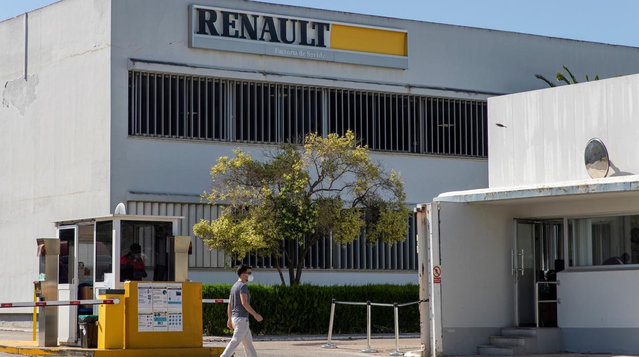 Acessos a la factoría de Renault en el barrio de San Jerónimo de Sevilla