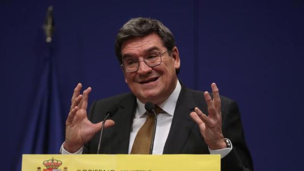 Escrivá avanza que «en 15 días» llevará al Congreso un complemento para las pensiones de las padres