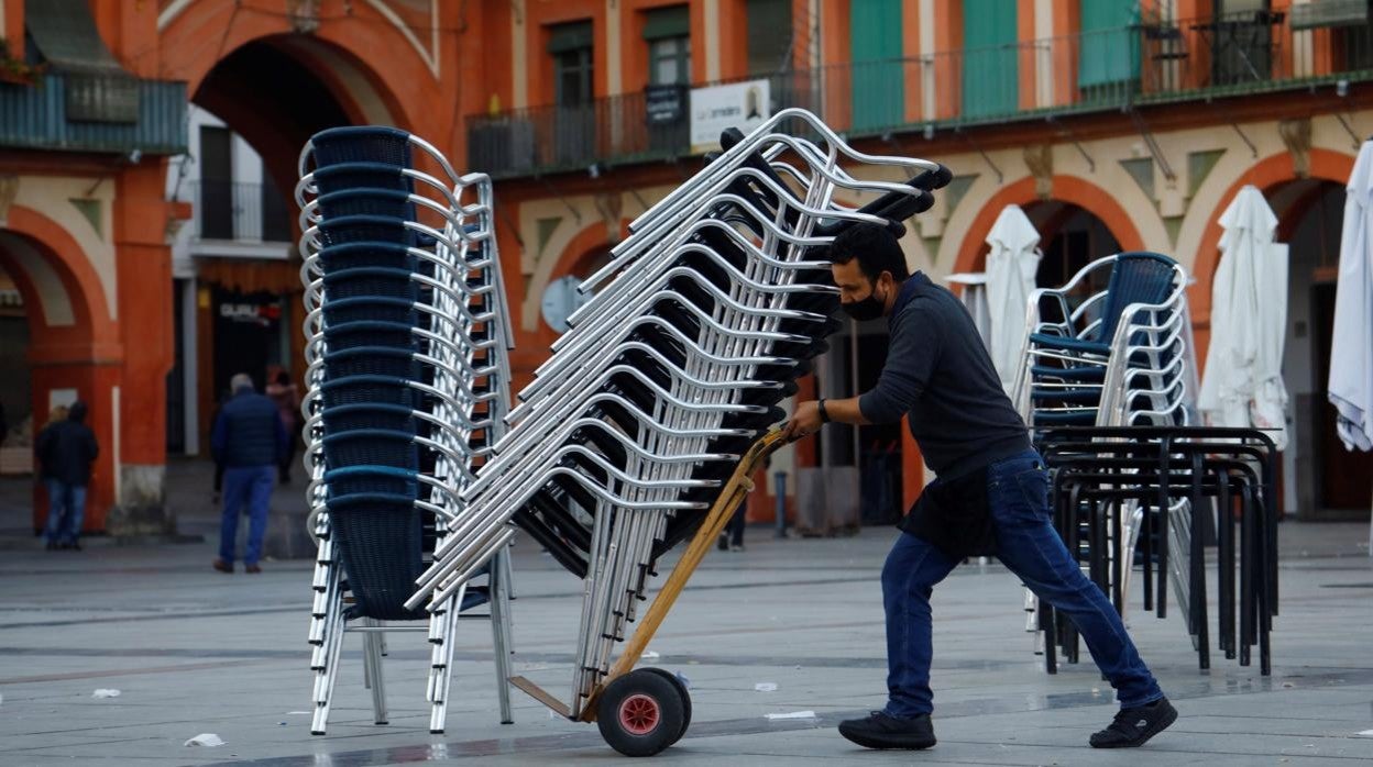 Los hosteleros denuncian que solo el 24% de las regiones ha repartido ayudas al sector