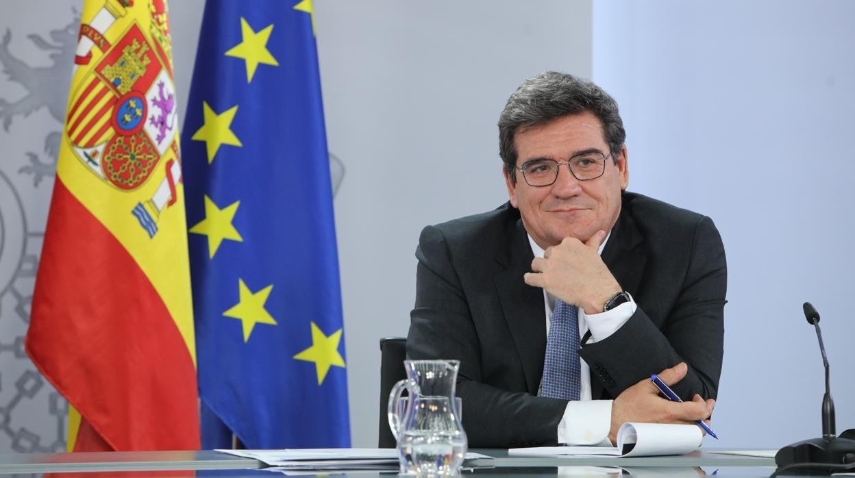 Escrivá castiga a las madres con más de tres hijos y que más han cotizado