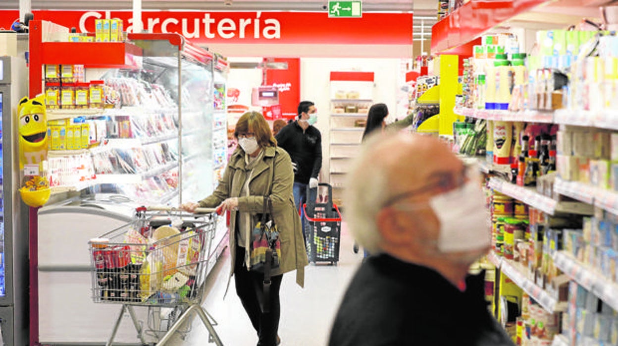 Un juzgado declara procedente el despido de una dependienta por negarse a usar bien la mascarilla