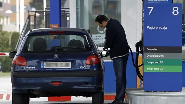 Los carburantes suben y recuperan los precios previos al confinamiento de marzo de 2020