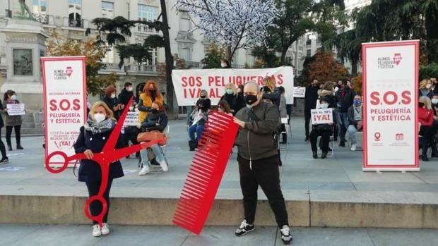 El sector de las peluquerías volverá a salir a la calle el 22 de marzo para recuperar el IVA reducido