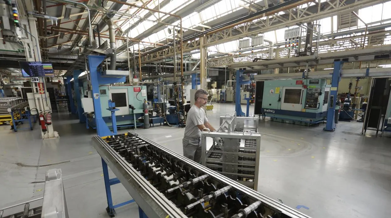 La plantilla de la factoría de cajas de cambios de Renault en Sevilla supera los mil trabajadores