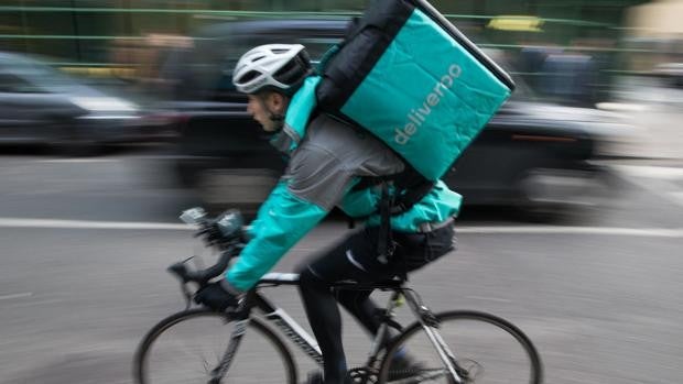 Ocho de cada diez 'riders' de Deliveroo rechazan la ley rider y ven peligrar sus trabajos