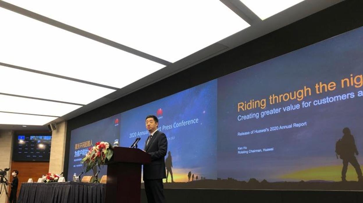 El presidente rotativo de Huawei, Ken Hu, durante la presentación de resultados anuales desde Shenzhen