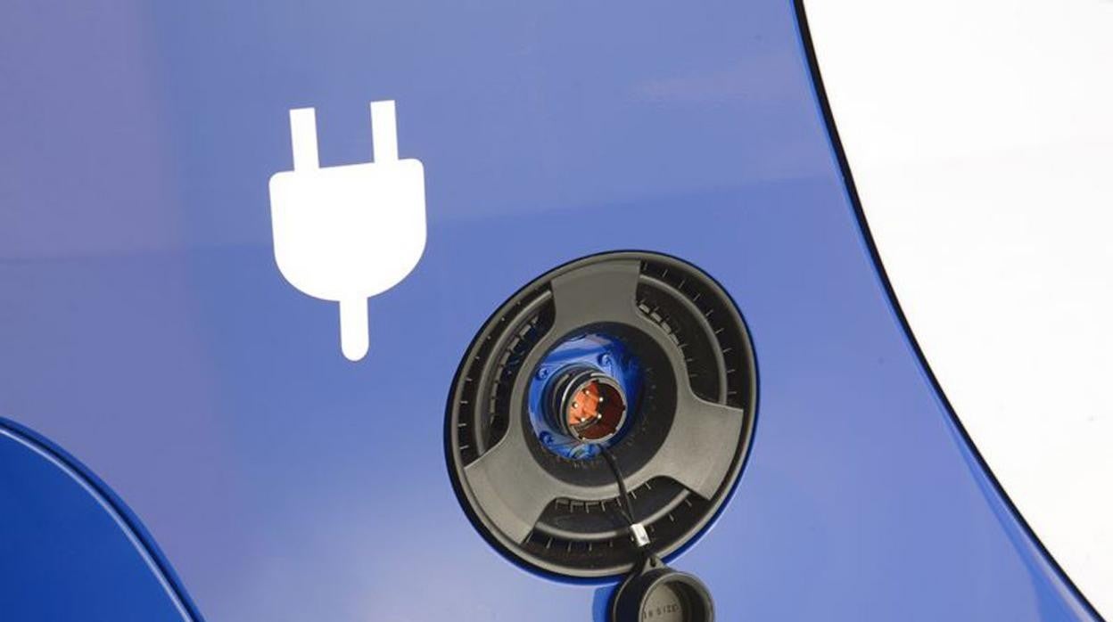 La inexplorada ruta de la metamorfosis del coche de combustión en eléctrico