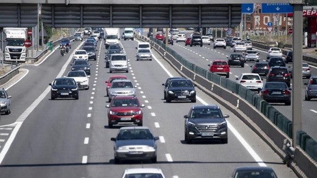La oposición y los transportistas claman contra el plan para implantar peajes en las autovías