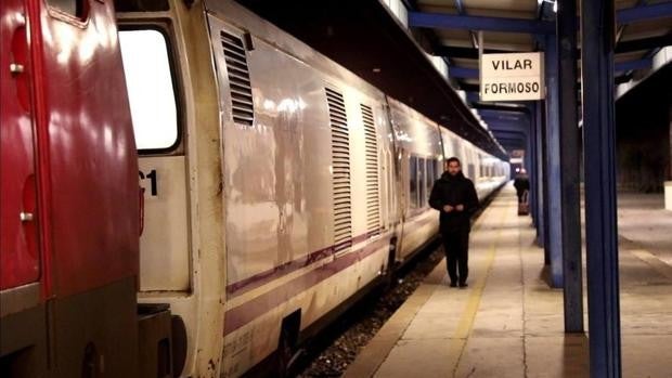 El tren hotel Lusitania, en la estación portuguesa de Vilar Formoso