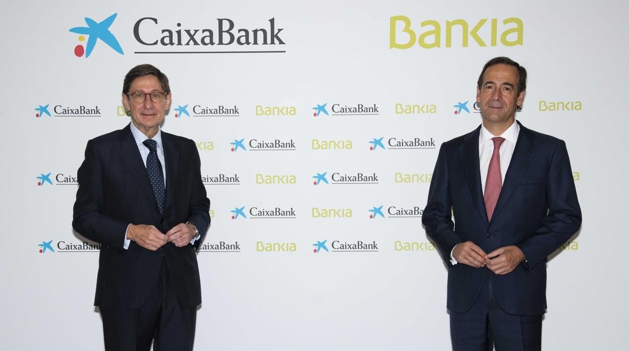 José Ignacio Goirigolzarri (izq.), presidente de Caixabank, y Gonzalo Gortázar, consejero delegado