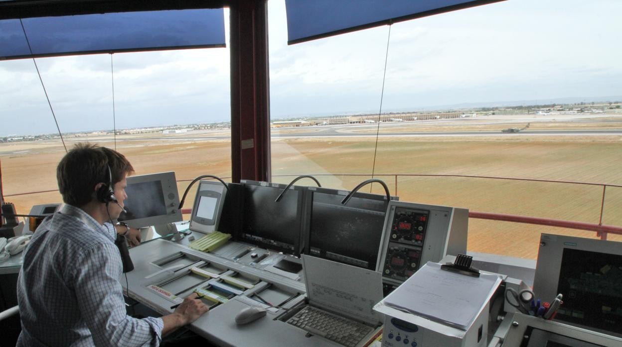 Torre de control del aeropuerto de Sevilla