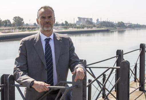 Carlos Ortiz, presidente de la Aiqbe, en el Muelle del Tinto