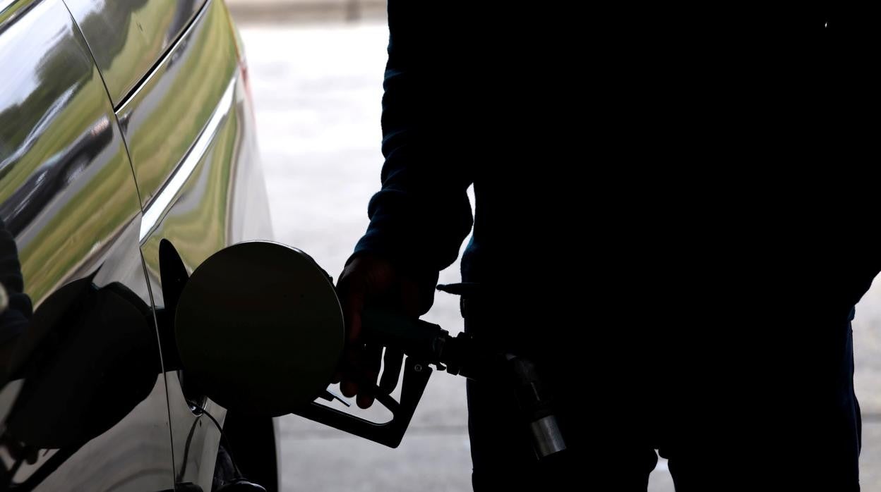 La luz, el gas y los carburantes, camino de ser artículos de lujo