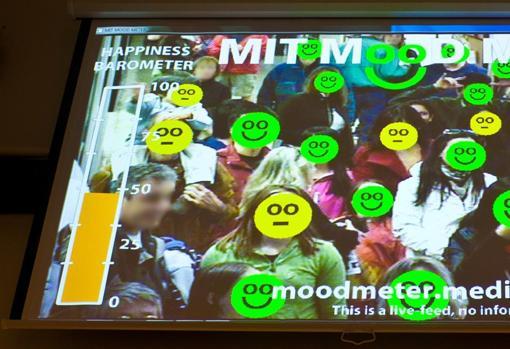 MIT Mood Meter diseñado para contabilizar en el campus del MIT el número de gente sonriendo