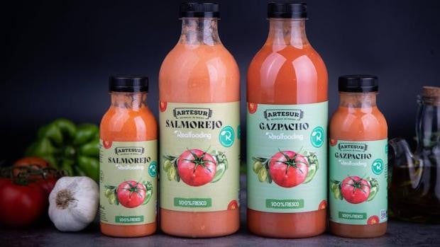 El influencer y nutricionista Carlos Ríos elige una empresa cordobesa para lanzar gazpacho Realfooding