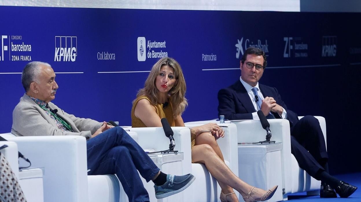 Pepe Álvarez, Yolanda Díaz y Antonio Garamendi, en un reciente acto