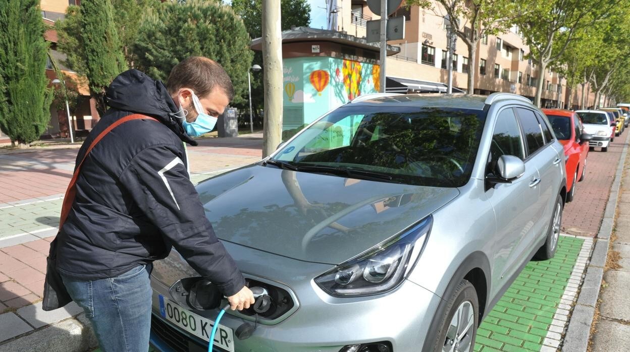 ¿Cómo solicitar las ayudas de hasta 7.000 euros para la compra de un vehículo eléctrico en Andalucía?