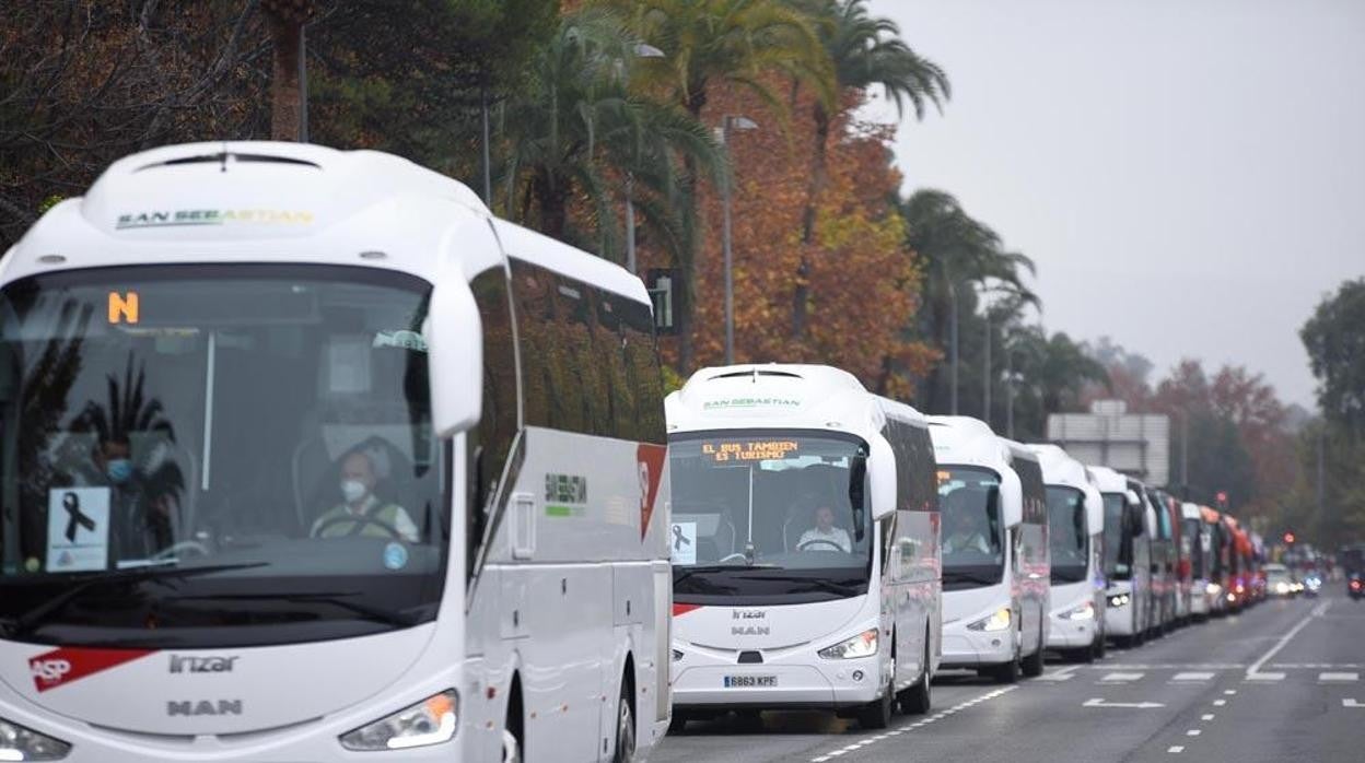 La Federación Indepediente de Transportistas de Andalucía denuncia que la licitación de rutas escolares está provocando «auténticas subastas a la baja»