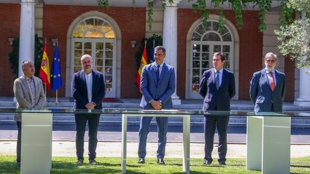 El alza del salario mínimo amenaza la negociación colectiva en pensiones y de la reforma laboral