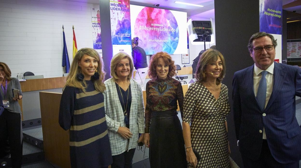 La presidenta de Facebook España, Irene Cano; la presidenta de la Fundación CEOE, Fátima Báñez; la presidenta de 5050 Gender Leadership Advisory, Gloria Lomana; y el presidente de la CEOE, Antonio Garamendi