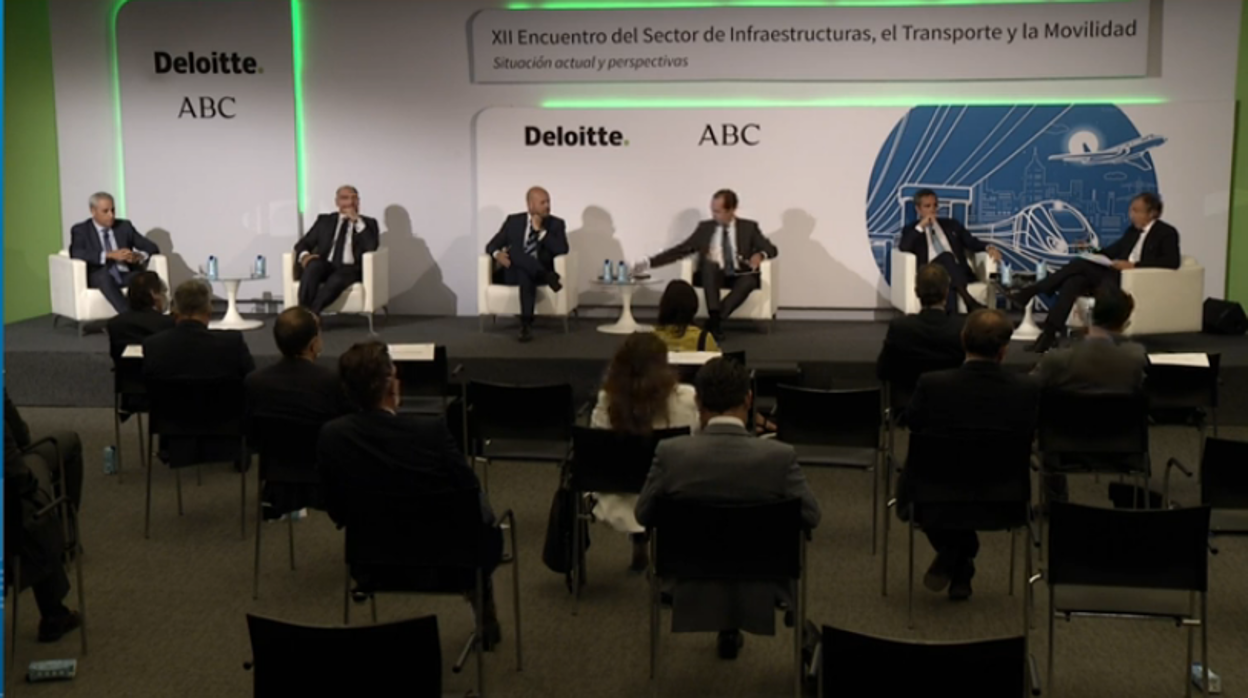 Santiago García, de Dragados; Pablo Colio, de FCC; Ignacio Gastón, de Ferrovial Construcción; Huberto Moreno, de Acciona; Pedro Sigüenza, de Sacyr; y Miguel Laserna, de Deloitte