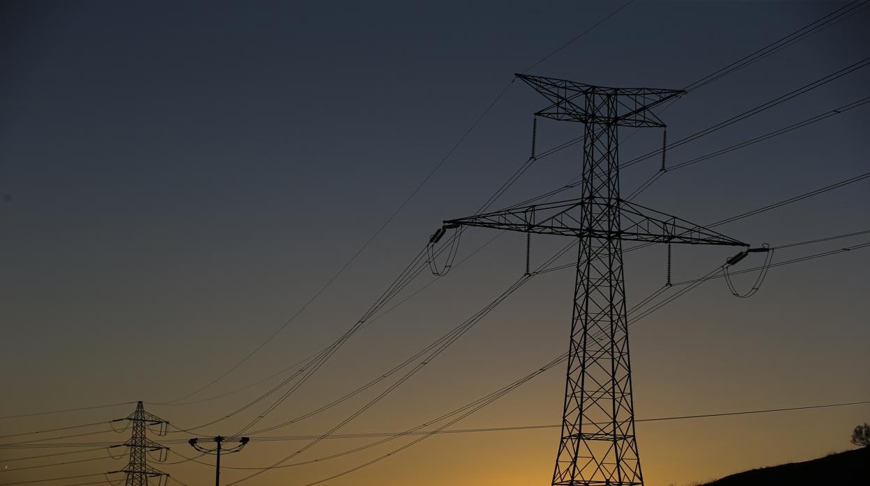 Respiro en la luz: baja mañana a niveles no vistos desde finales de agosto hasta los 111 euros el MWh