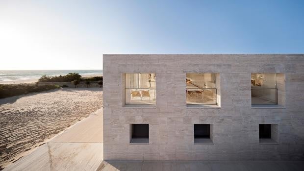 La casa del infinito sobre el paraíso terrenal de Cádiz, la 'más radical' de la arquitectura moderna