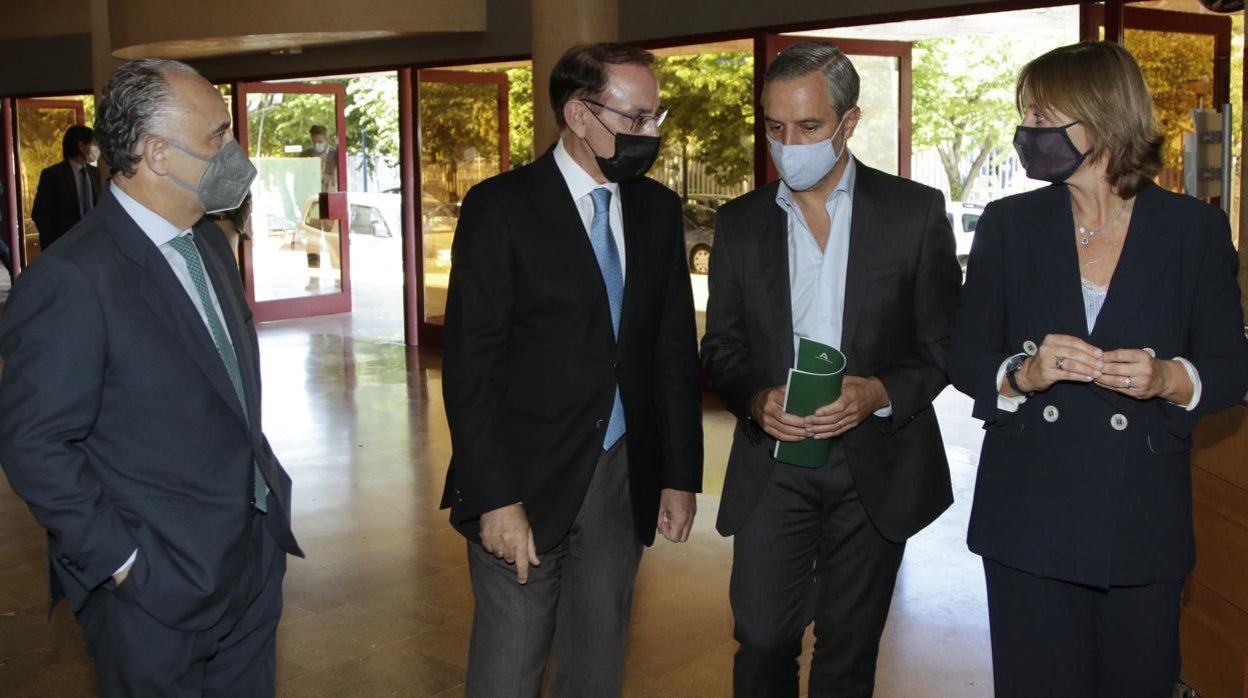 Juan Ignacio Zafra, Javier González de Lara, Juan Bravo y María Jesús Catalá, ayer en la sede de la CEA