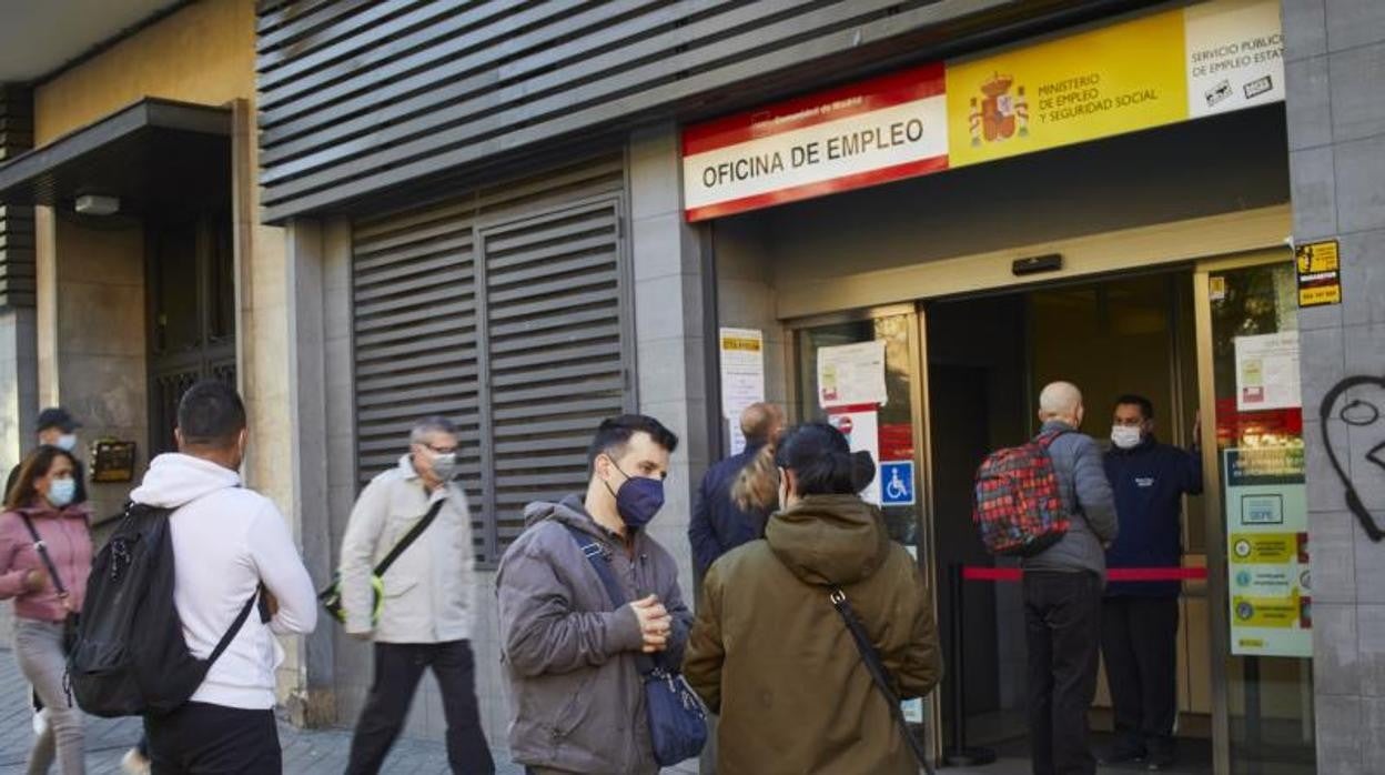 Los Presupuestos recortan en un 7,9% la dotación de un Sepe con grietas heredadas