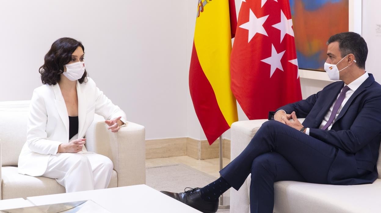 La presidenta de la Comunidad de Madrid, Isabel Díaz Ayuso y el presidente del Gobierno, Pedro Sánchez