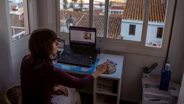 Estos son los consejos que te ayudarán a ahorrar en la factura de la luz si estás teletrabajando
