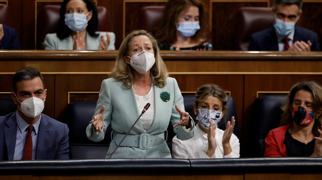 Sánchez se queda solo en su optimismo de fuerte recuperación